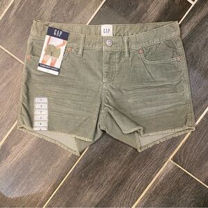 GAP Women's green corduroy Shorts